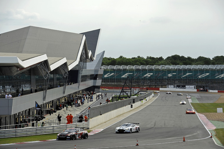 Nissan GT-R Race Scene Picture